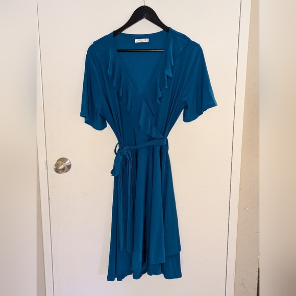 Blue Flowy Dress (m) - Picture 2 of 3